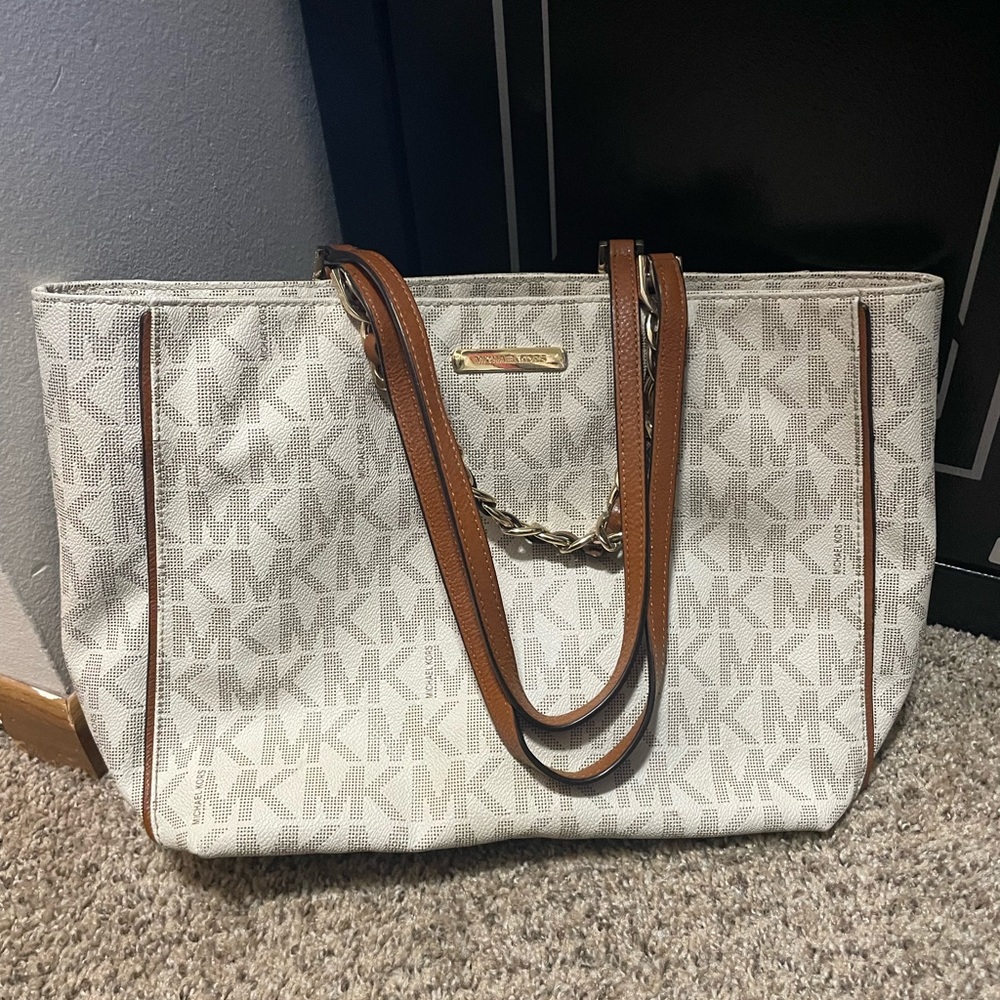 Michael Kors purse - Picture 2 of 7